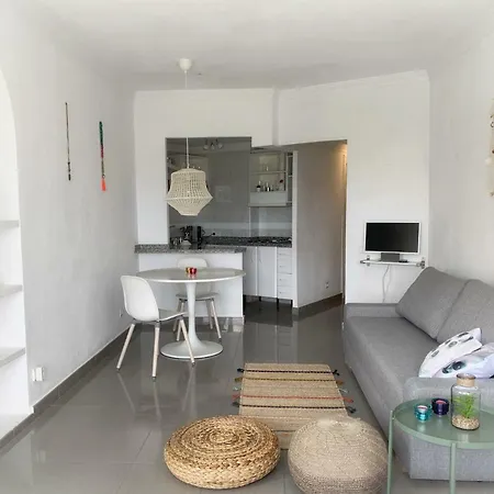Studio 408 Apartment *