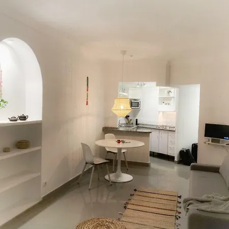 Studio 408 Apartment