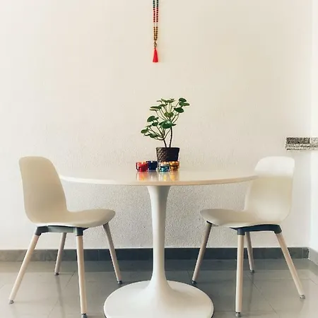 Studio 408 Apartment *